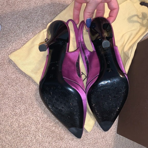 Purple satin Louis Vuitton stilettos - Picture 3 of 6